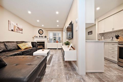 Photo 4 at 73 Bloomgate Crescent, Oak Ridges, Richmond Hill