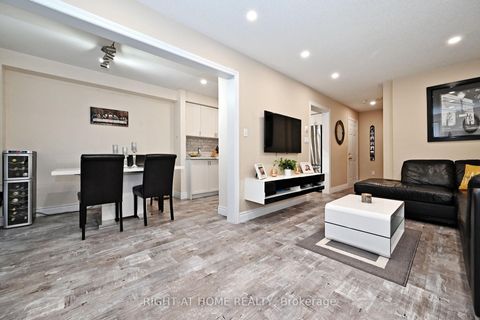 Photo 8 at 73 Bloomgate Crescent, Oak Ridges, Richmond Hill