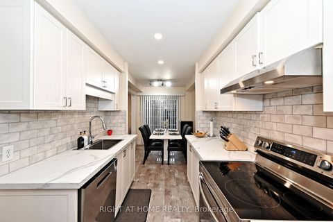 Photo 11 at 73 Bloomgate Crescent, Oak Ridges, Richmond Hill