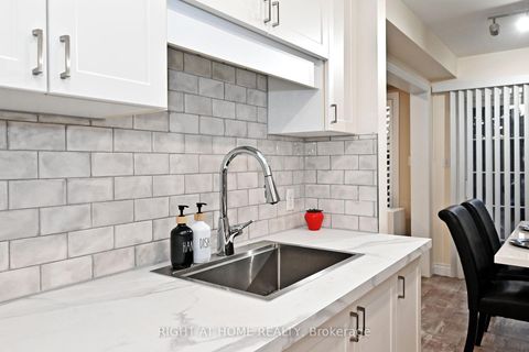 Photo 12 at 73 Bloomgate Crescent, Oak Ridges, Richmond Hill