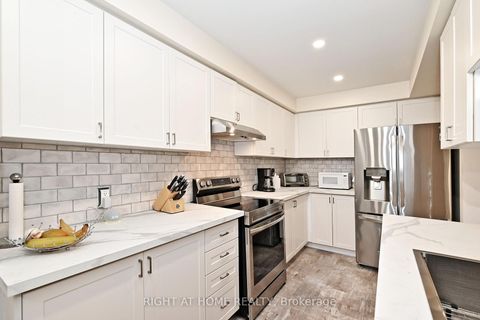 Photo 13 at 73 Bloomgate Crescent, Oak Ridges, Richmond Hill