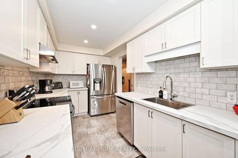 Photo 14 at 73 Bloomgate Crescent, Oak Ridges, Richmond Hill