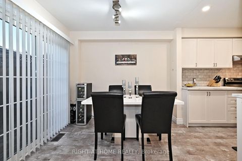 Photo 15 at 73 Bloomgate Crescent, Oak Ridges, Richmond Hill