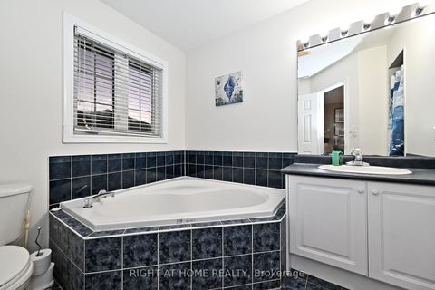 Photo 22 at 73 Bloomgate Crescent, Oak Ridges, Richmond Hill