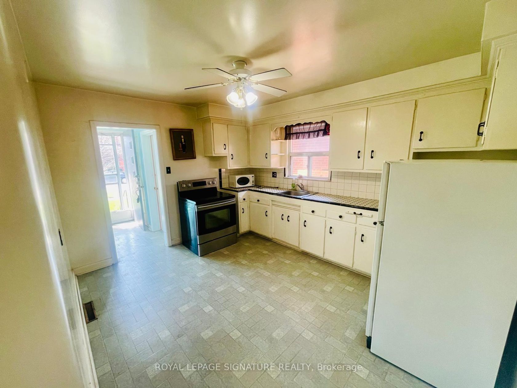 7 Placid Road, Queensway, Toronto photo number 2