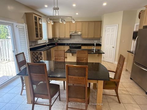 Photo 2 at 96 Bradgate Drive, Thornlea, Markham