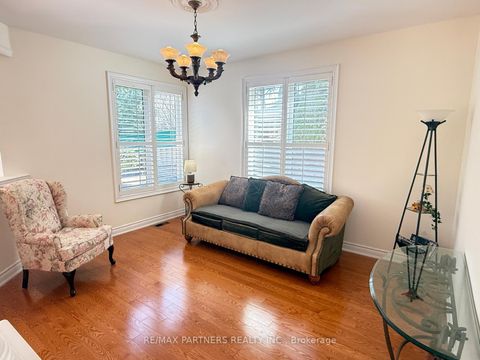 Photo 5 at 96 Bradgate Drive, Thornlea, Markham