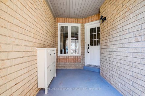 Photo 2 at 22 Stiles Avenue, Bayview Northeast, Aurora