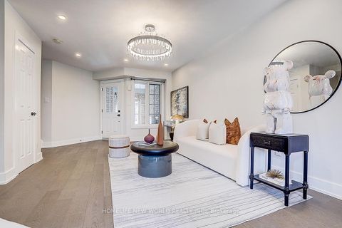 Photo 6 at 22 Stiles Avenue, Bayview Northeast, Aurora