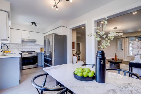 Photo 9 at 22 Stiles Avenue, Bayview Northeast, Aurora