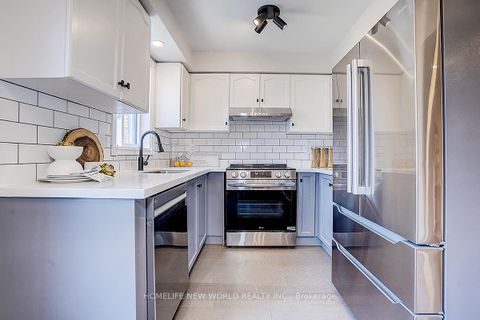 Photo 10 at 22 Stiles Avenue, Bayview Northeast, Aurora