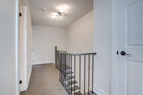 Photo 11 at 22 Stiles Avenue, Bayview Northeast, Aurora