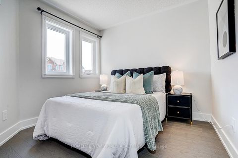 Photo 17 at 22 Stiles Avenue, Bayview Northeast, Aurora