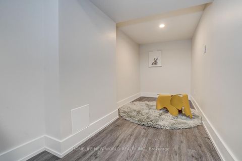 Photo 23 at 22 Stiles Avenue, Bayview Northeast, Aurora