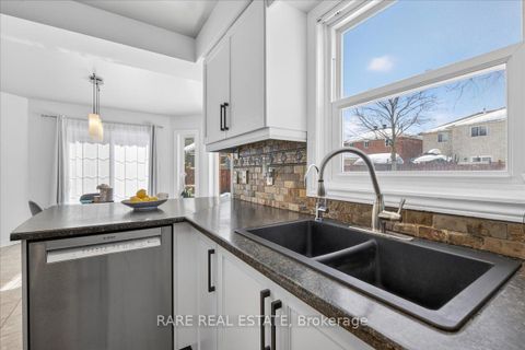 Photo 14 at 28 Hawkins Drive, Ardagh, Barrie