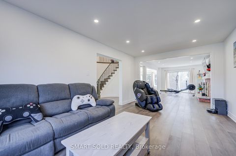 Photo 15 at 33 Love Crescent, South West, Ajax