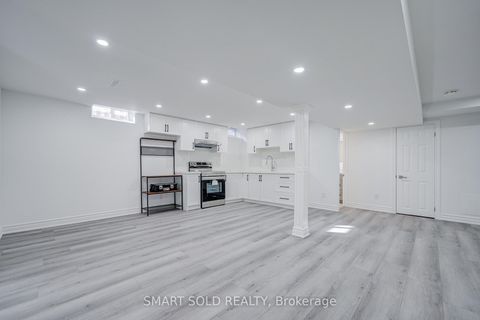 Photo 41 at 33 Love Crescent, South West, Ajax