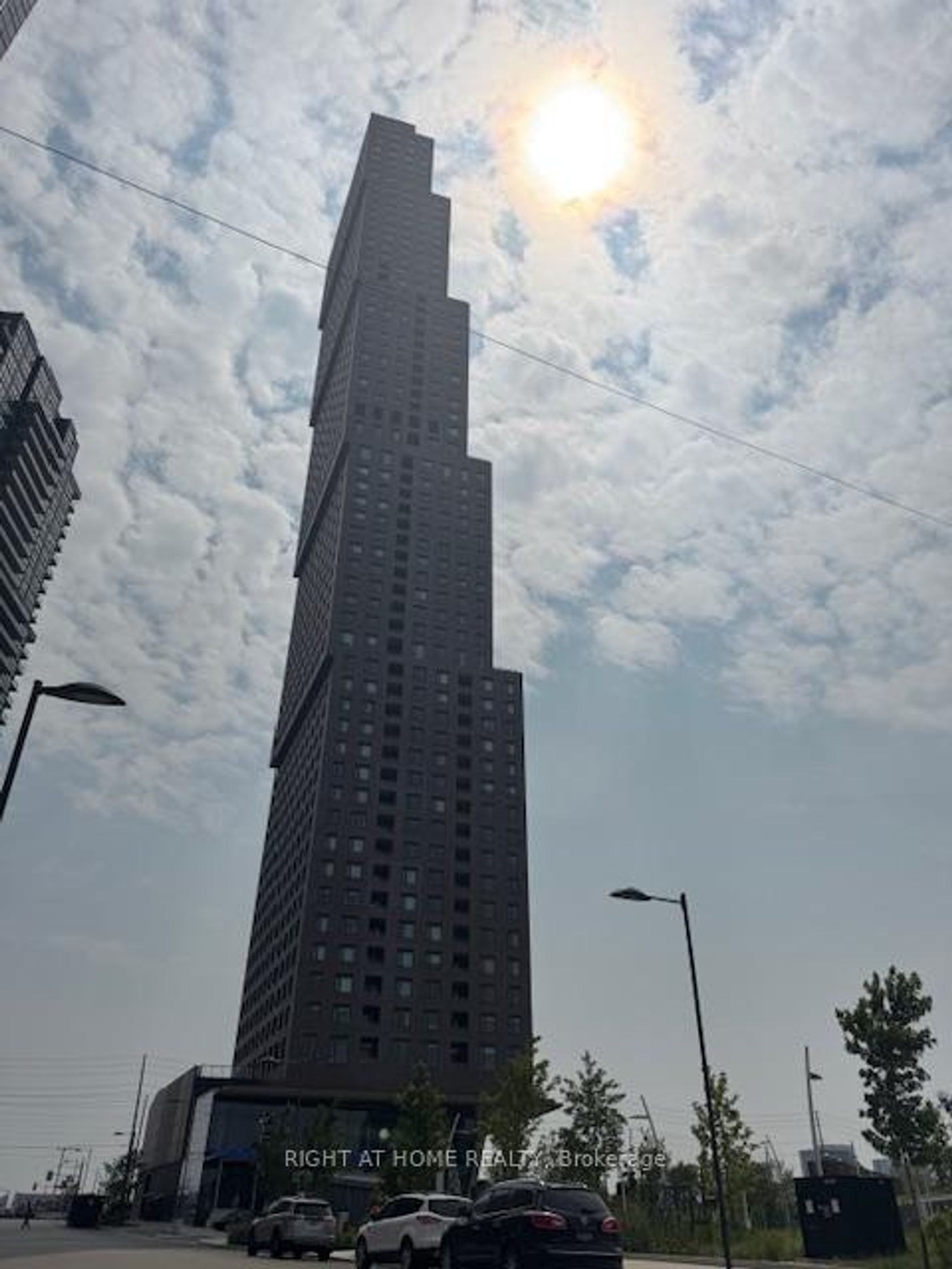 610 - 2920 Highway7 Road S, Concord, Vaughan photo number 2