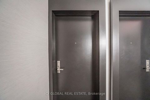 Photo 5 at 406 - 478 King Street W, Waterfront Communities C1, Toronto