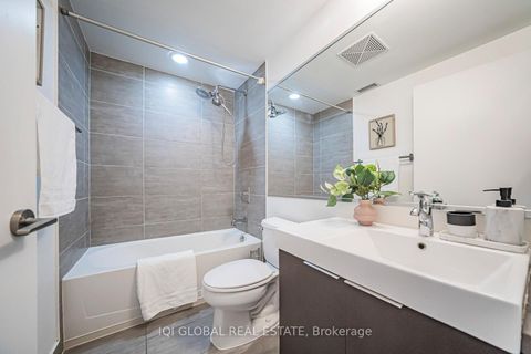 Photo 34 at 406 - 478 King Street W, Waterfront Communities C1, Toronto