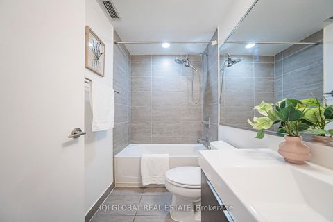 Photo 35 at 406 - 478 King Street W, Waterfront Communities C1, Toronto