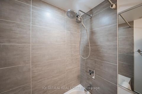 Photo 36 at 406 - 478 King Street W, Waterfront Communities C1, Toronto