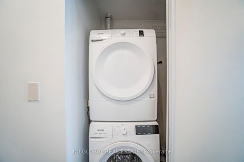 Photo 39 at 406 - 478 King Street W, Waterfront Communities C1, Toronto