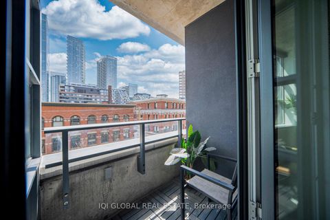 Photo 43 at 406 - 478 King Street W, Waterfront Communities C1, Toronto