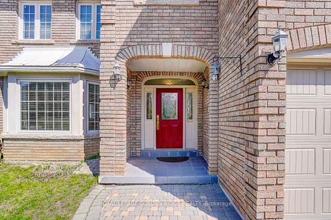 Photo 2 at 725 Exceller Circle, Wyndham, Newmarket