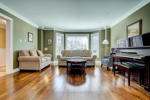 Photo 6 at 725 Exceller Circle, Wyndham, Newmarket