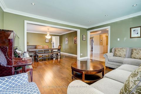 Photo 7 at 725 Exceller Circle, Wyndham, Newmarket