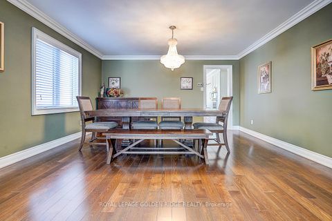 Photo 8 at 725 Exceller Circle, Wyndham, Newmarket