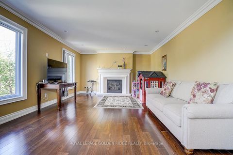 Photo 12 at 725 Exceller Circle, Wyndham, Newmarket