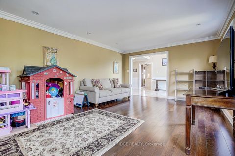 Photo 13 at 725 Exceller Circle, Wyndham, Newmarket