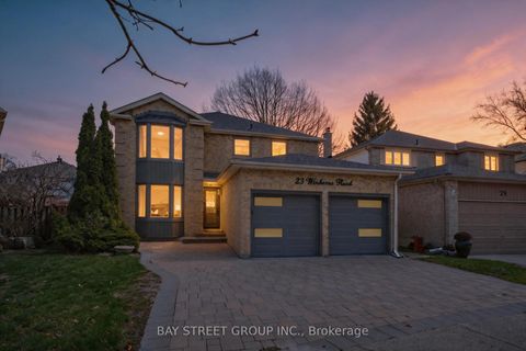 Photo 2 at 33 Winborne Drive, Brownridge, Vaughan