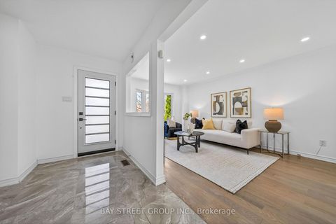 Photo 3 at 33 Winborne Drive, Brownridge, Vaughan