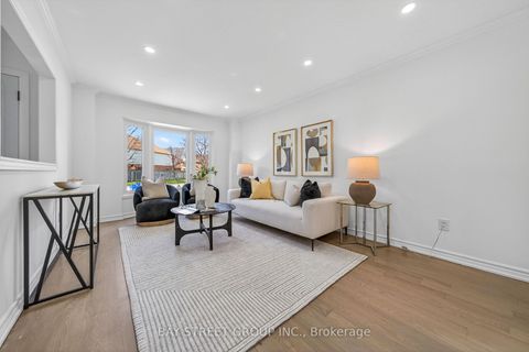 Photo 4 at 33 Winborne Drive, Brownridge, Vaughan