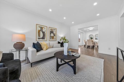 Photo 5 at 33 Winborne Drive, Brownridge, Vaughan