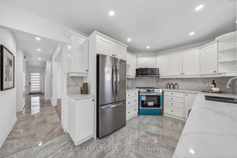 Photo 8 at 33 Winborne Drive, Brownridge, Vaughan