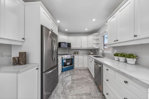 Photo 9 at 33 Winborne Drive, Brownridge, Vaughan