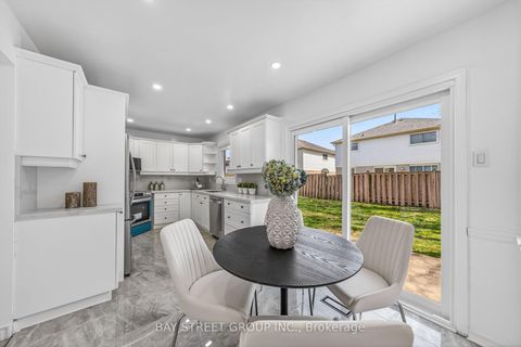 Photo 11 at 33 Winborne Drive, Brownridge, Vaughan