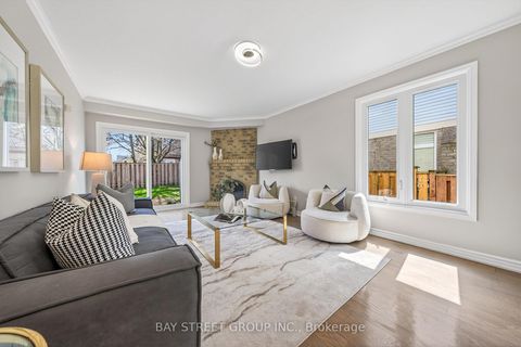 Photo 14 at 33 Winborne Drive, Brownridge, Vaughan