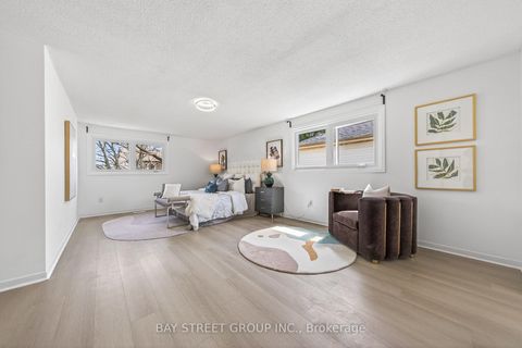 Photo 21 at 33 Winborne Drive, Brownridge, Vaughan