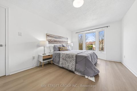 Photo 24 at 33 Winborne Drive, Brownridge, Vaughan