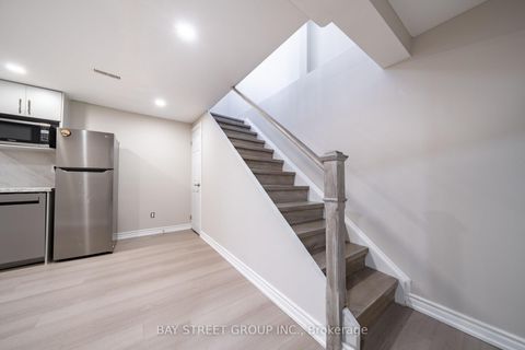 Photo 34 at 33 Winborne Drive, Brownridge, Vaughan