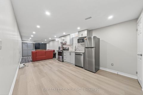 Photo 35 at 33 Winborne Drive, Brownridge, Vaughan