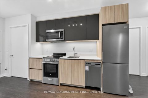 Photo 1 at 323 - 3100 Keele Street, CFB, Toronto