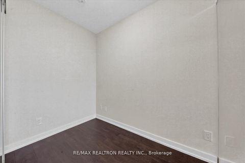 Photo 2 at 323 - 3100 Keele Street, CFB, Toronto