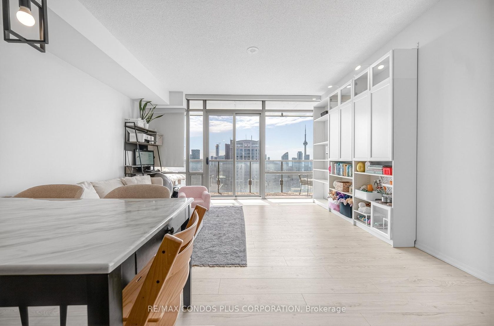 4404 - 38 Grenville Street, Bay Street Corridor, Toronto photo number 2