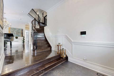 Photo 15 at 10 Sim Hill Crescent, King City, King